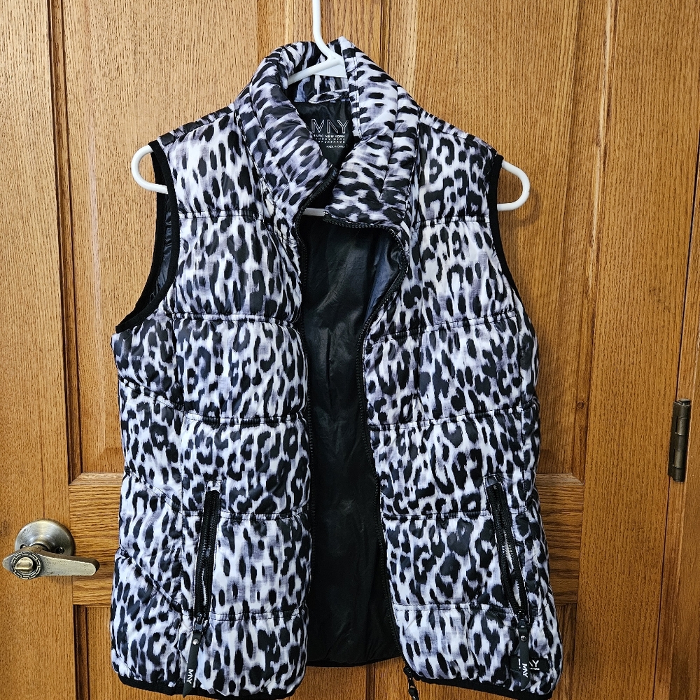 Marc New York women's vest, size medium, black and white animal print